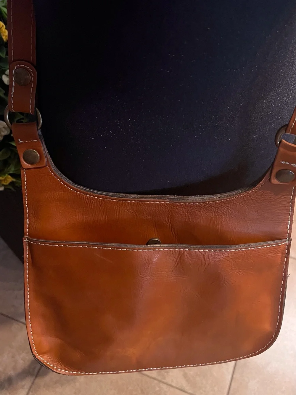Patricia Nash :  Classic Brown Leather Crossbody Bag